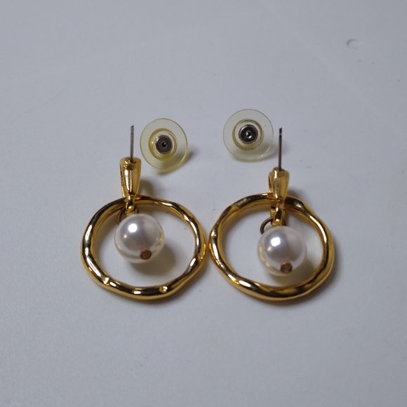 Vintage Metal Circle And Bead Dangle Earrings - Picture 9 of 13